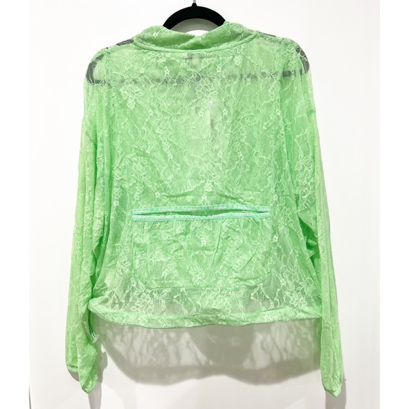 Les Benjamins green lace top. - Picture 5 of 5